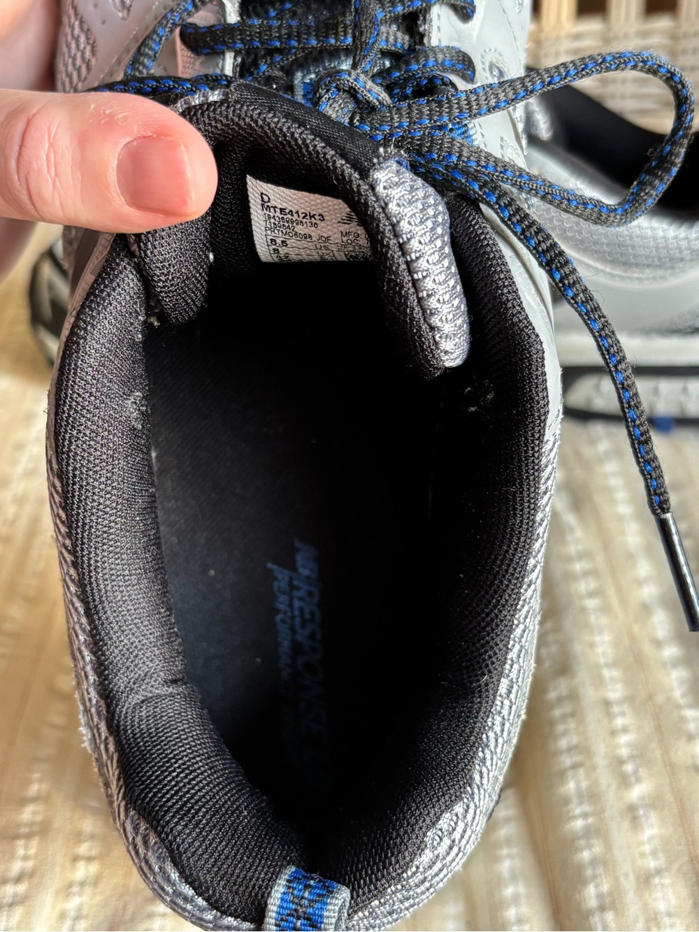 New Balance Trail Running Shoes Gray Blue Mens 8.5 MTE412K3 Hiking Athletic - Picture 5 of 9